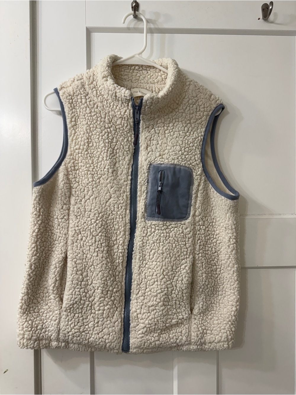 Mia & Tess Cream Sherpa Zip Vest Blue Trim Size M